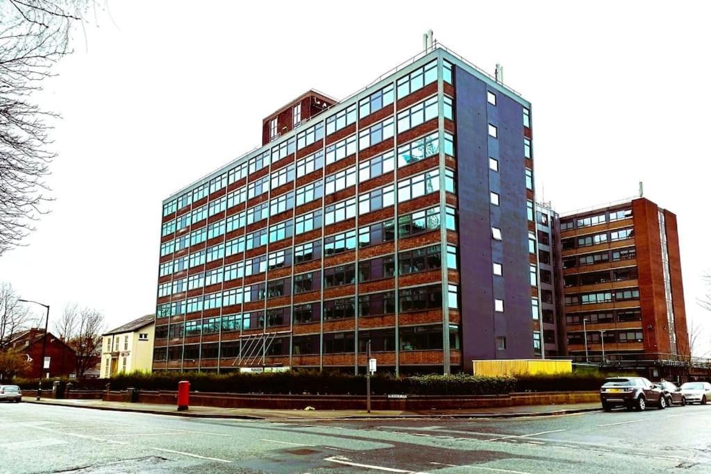 Lovely Studio Apartment With Free Parking Included! Manchester Exteriör bild