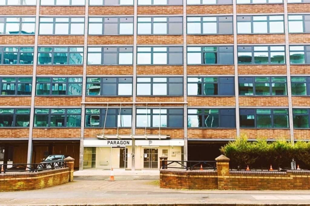 Lovely Studio Apartment With Free Parking Included! Manchester Exteriör bild