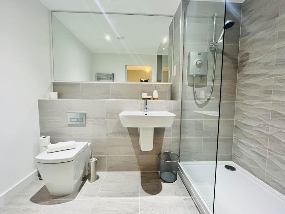 Lovely Studio Apartment With Free Parking Included! Manchester Exteriör bild